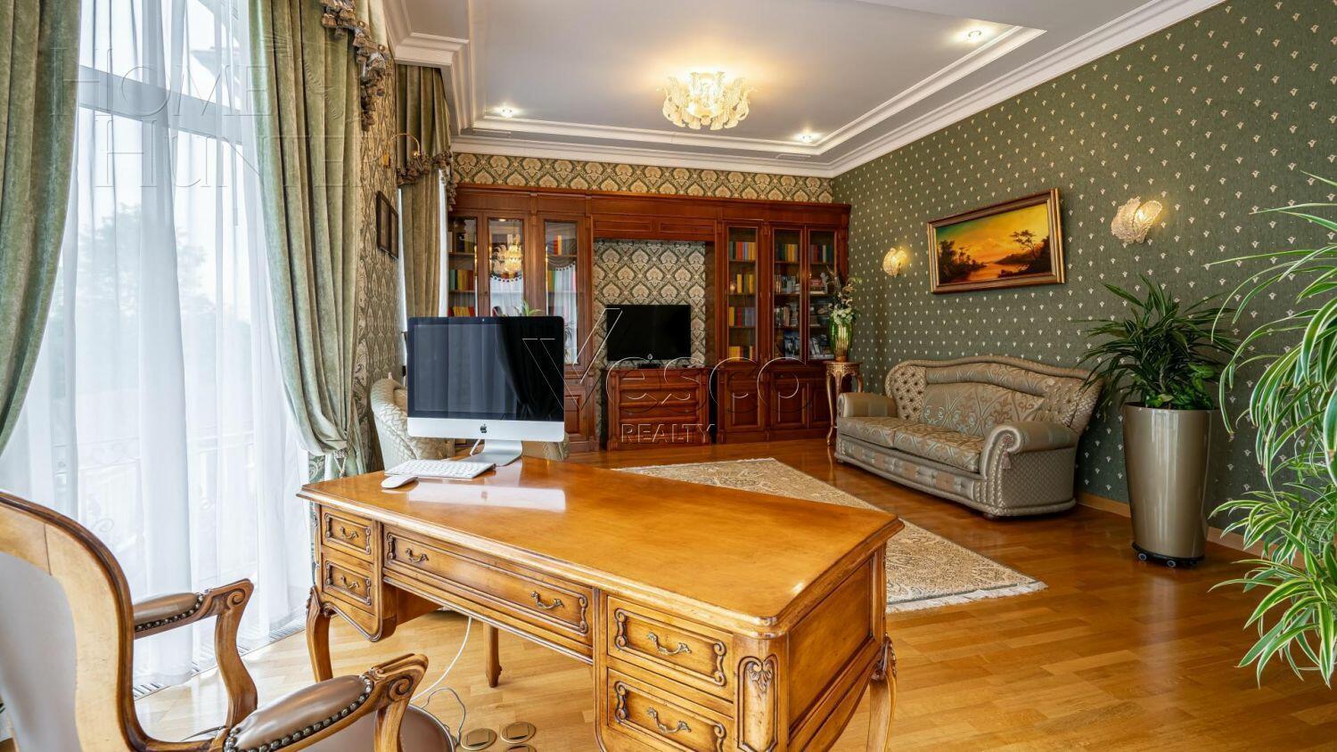 3-этажный коттедж 580 м² с отделкой