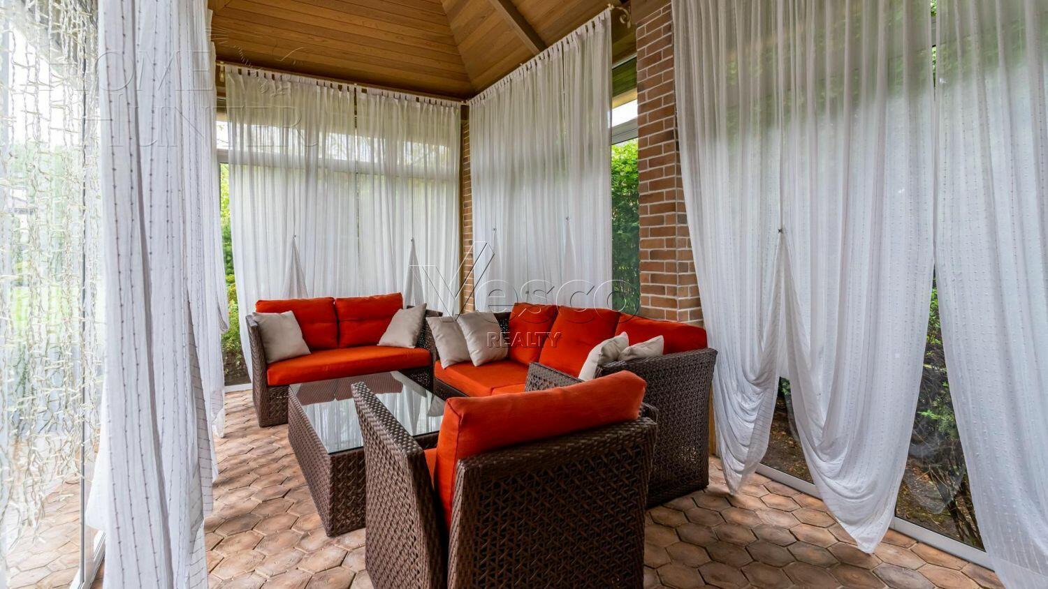 3-этажный коттедж 580 м² с отделкой