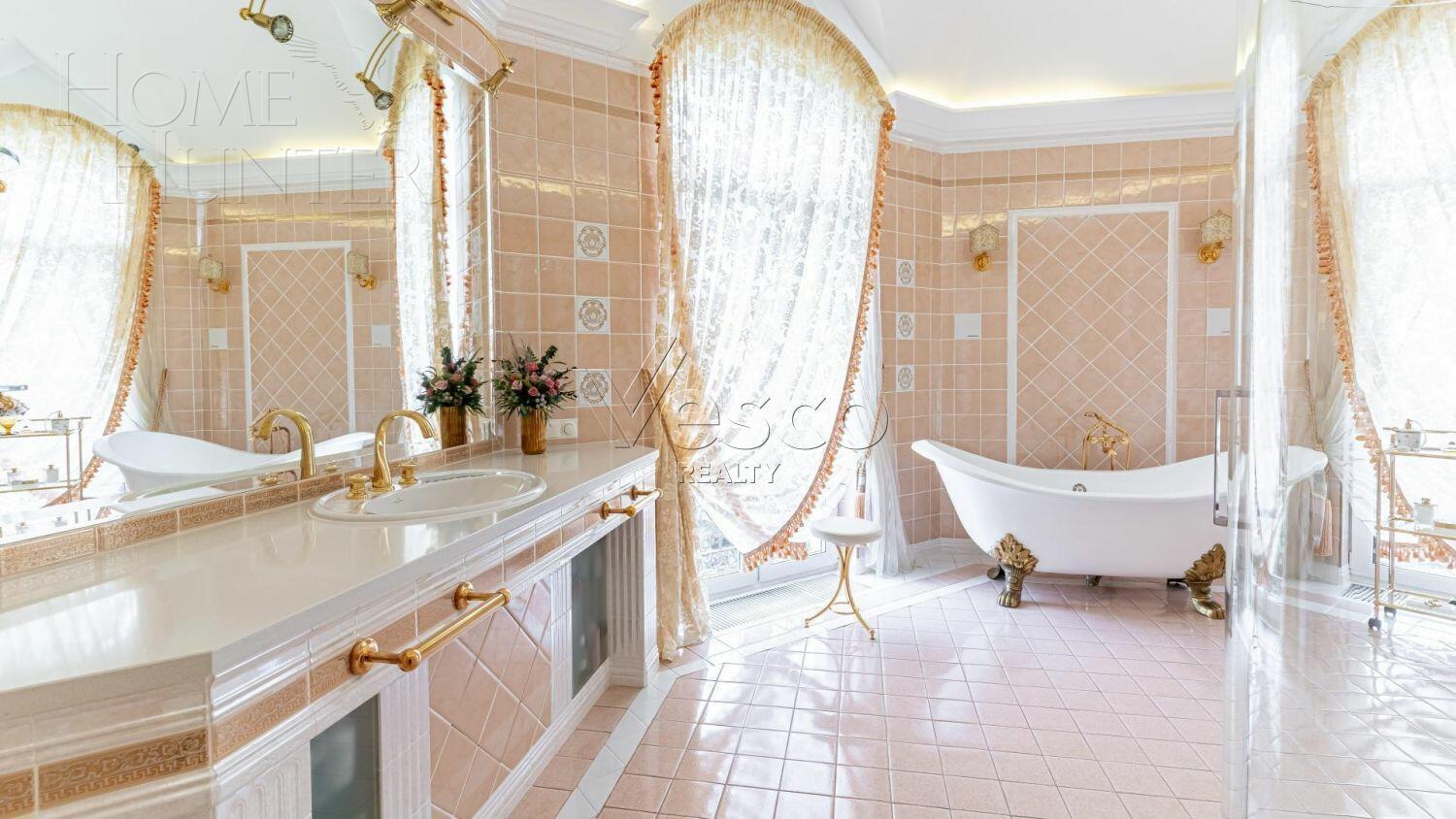 3-этажный коттедж 580 м² с отделкой