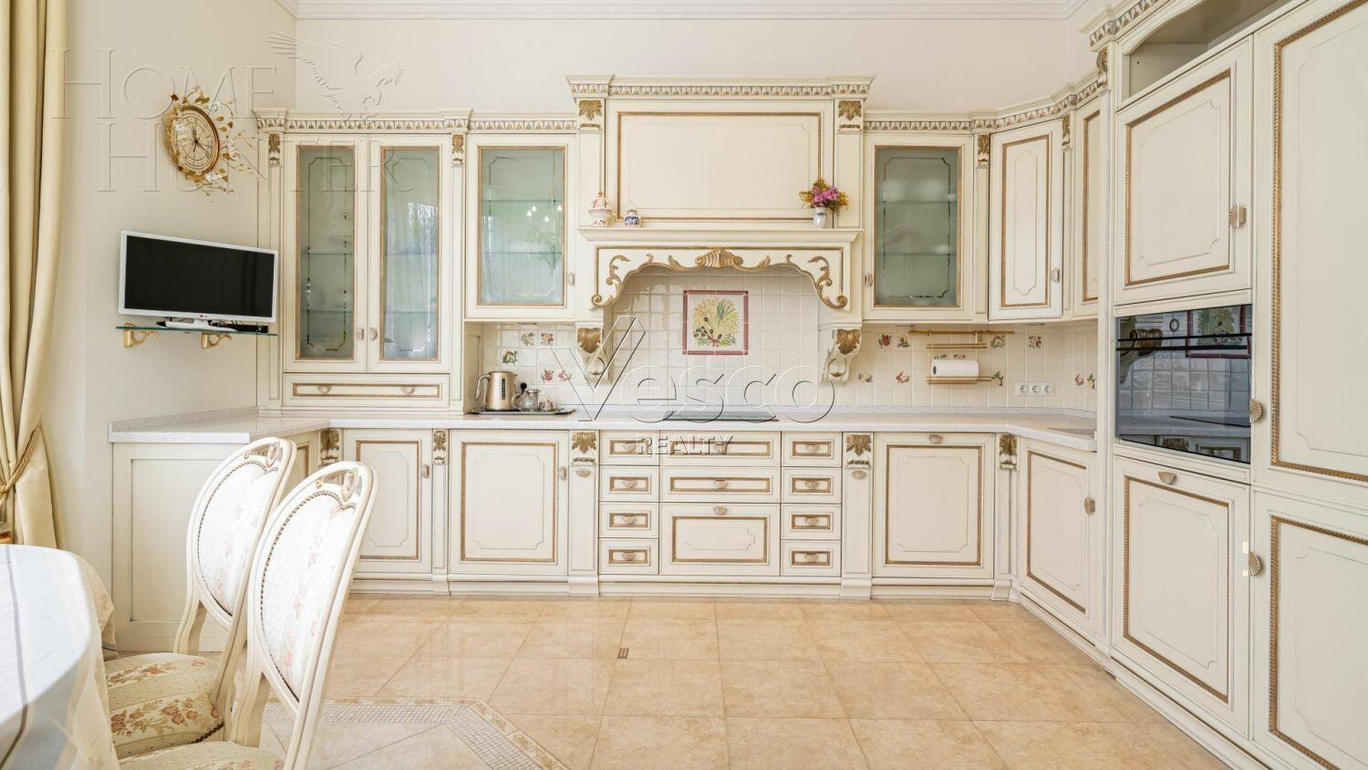 3-этажный коттедж 580 м² с отделкой