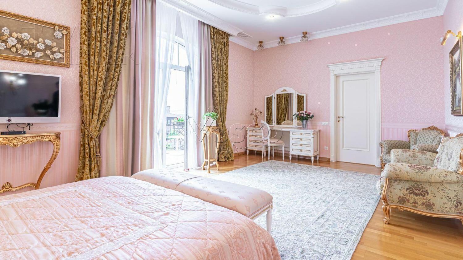 3-этажный коттедж 580 м² с отделкой