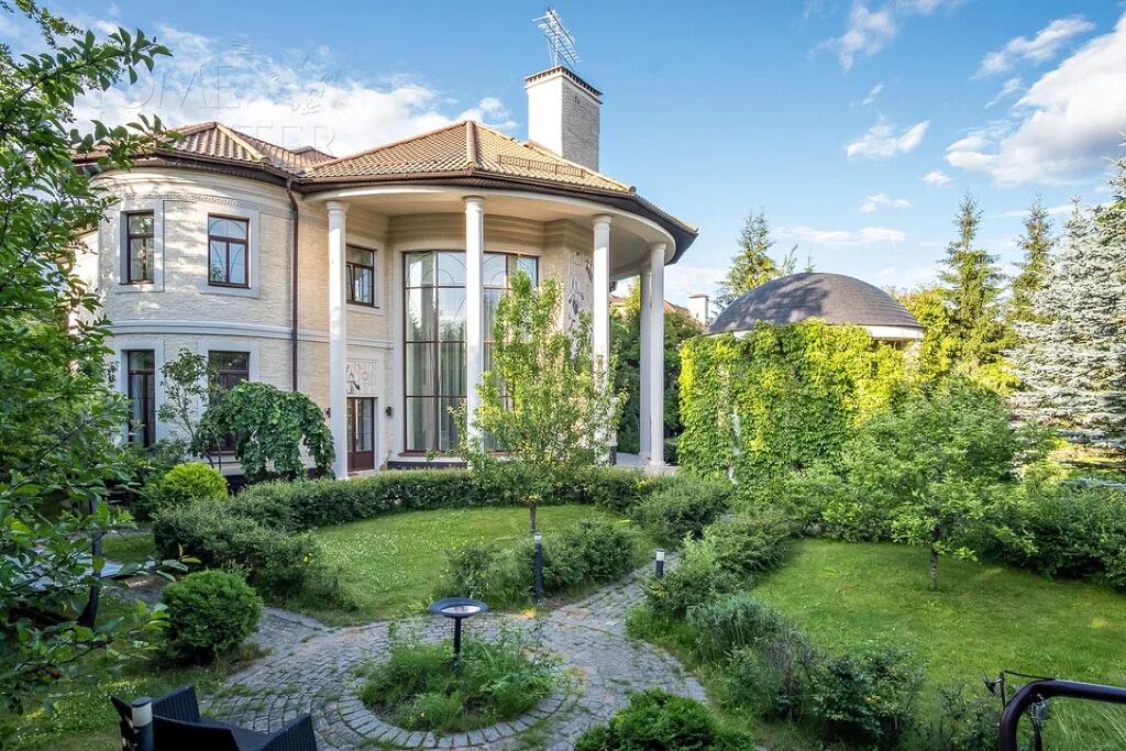 2-этажный коттедж 540 м² с отделкой