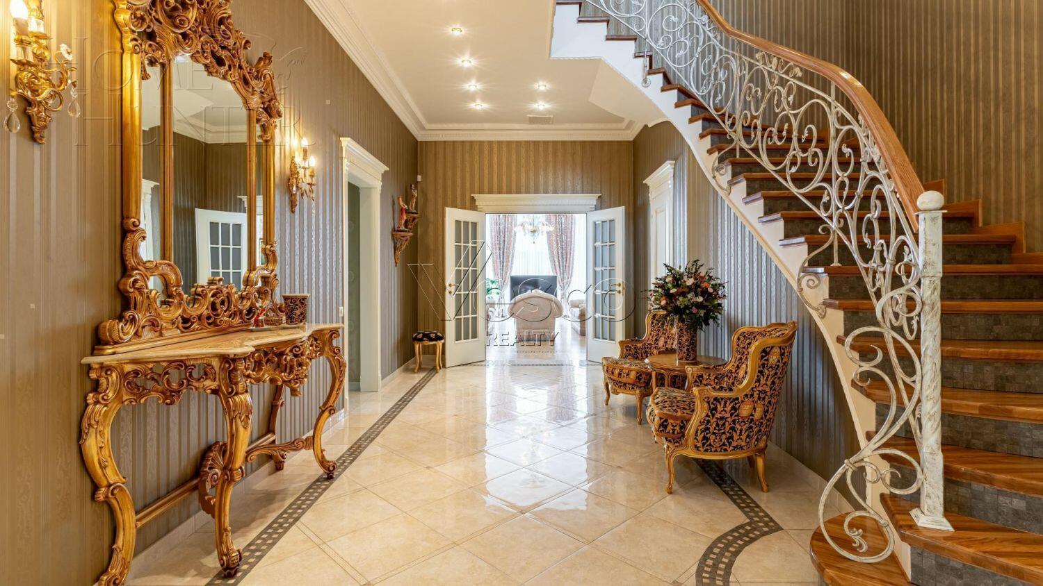 3-этажный коттедж 580 м² с отделкой