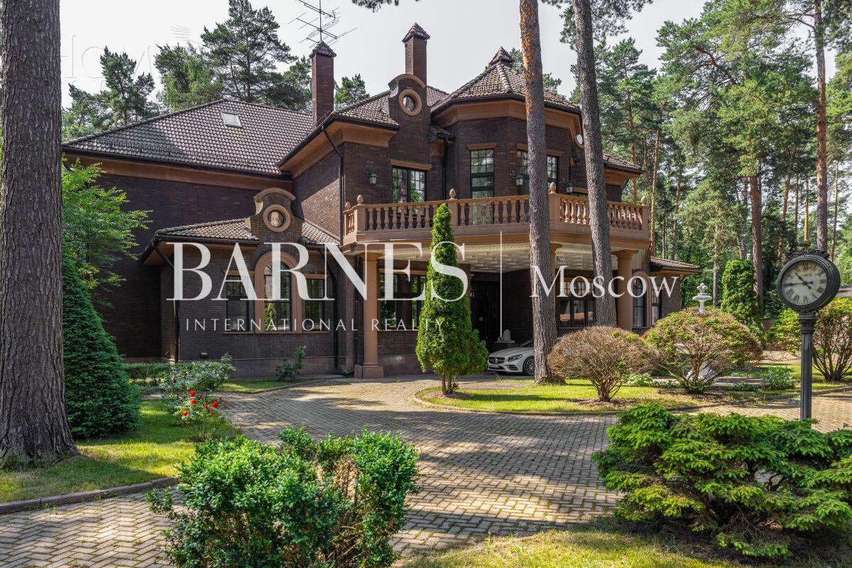 2-этажный коттедж 1 400 м² с отделкой