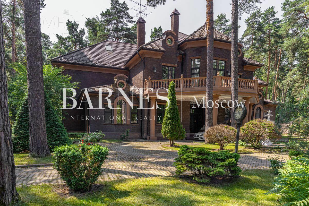 2-этажный коттедж 1 400 м² с отделкой