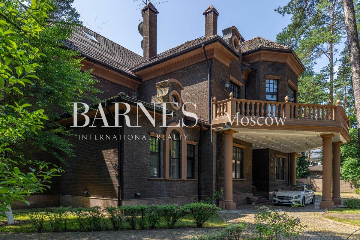 2-этажный коттедж 1 400 м² с отделкой