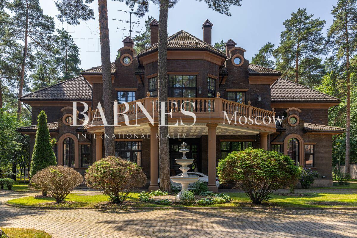 2-этажный коттедж 1 400 м² с отделкой