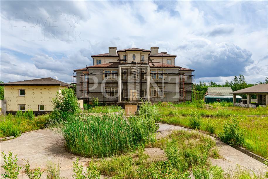 3-этажный коттедж 1 230 м² без отделки