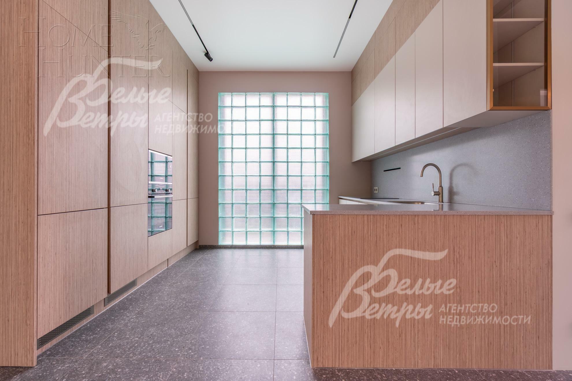 2-этажный коттедж 355 м² с отделкой