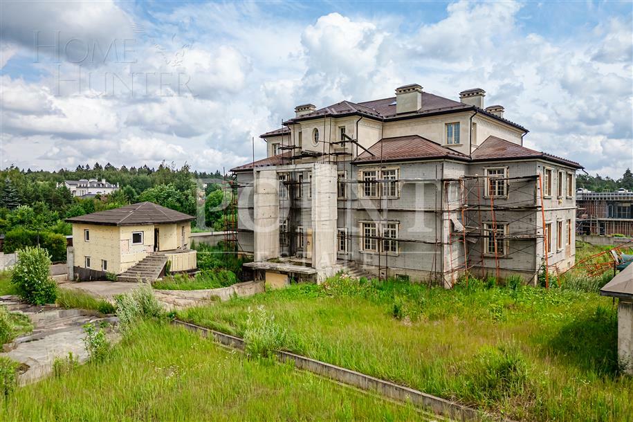 3-этажный коттедж 1 230 м² без отделки