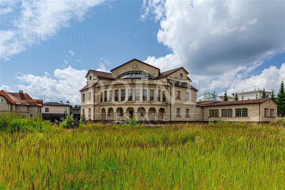 2-этажный коттедж 1 686 м² с отделкой