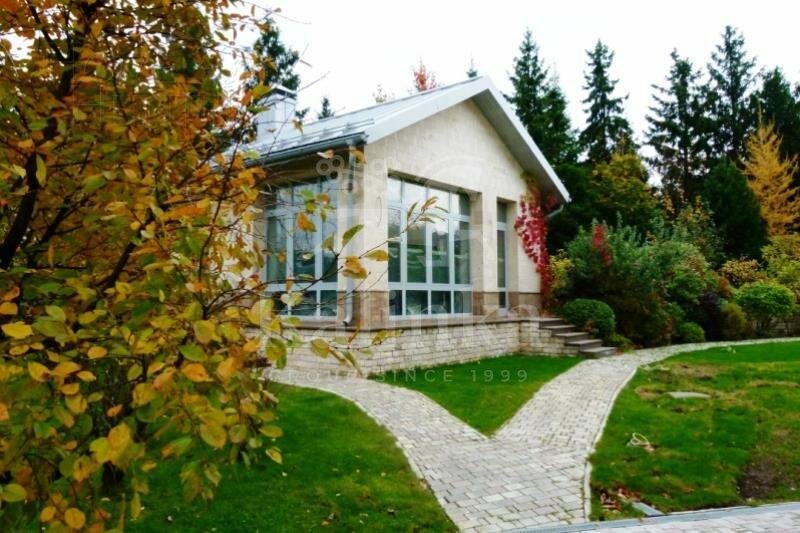 2-этажный коттедж 1 300 м² с отделкой