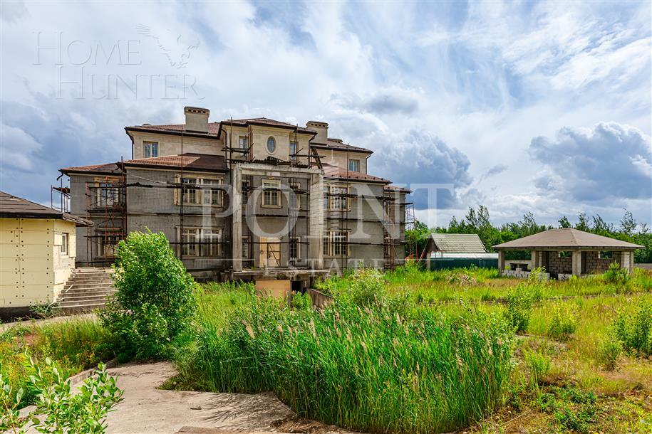 3-этажный коттедж 1 230 м² без отделки