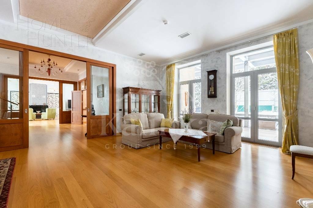 2-этажный коттедж 1 300 м² с отделкой