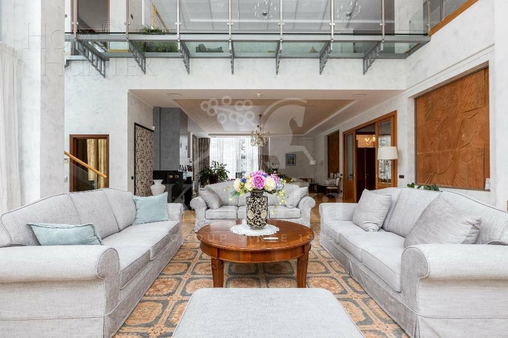 2-этажный коттедж 1 300 м² с отделкой