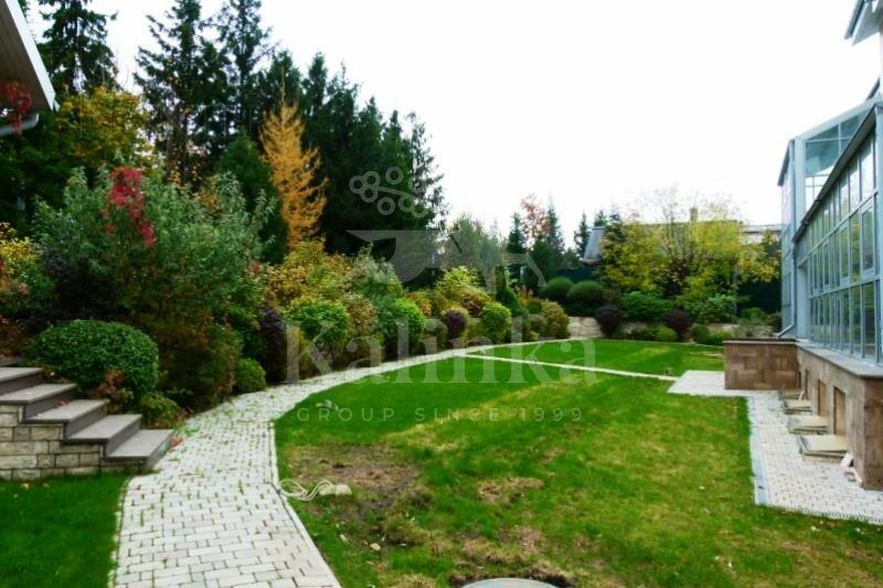 2-этажный коттедж 1 300 м² с отделкой