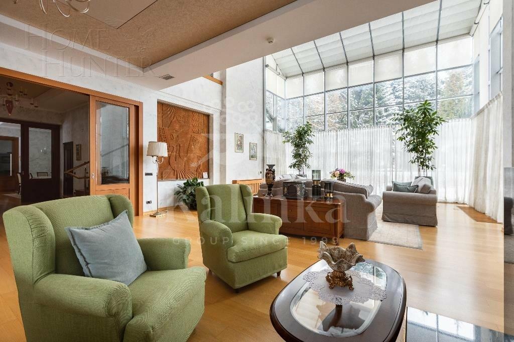 2-этажный коттедж 1 300 м² с отделкой