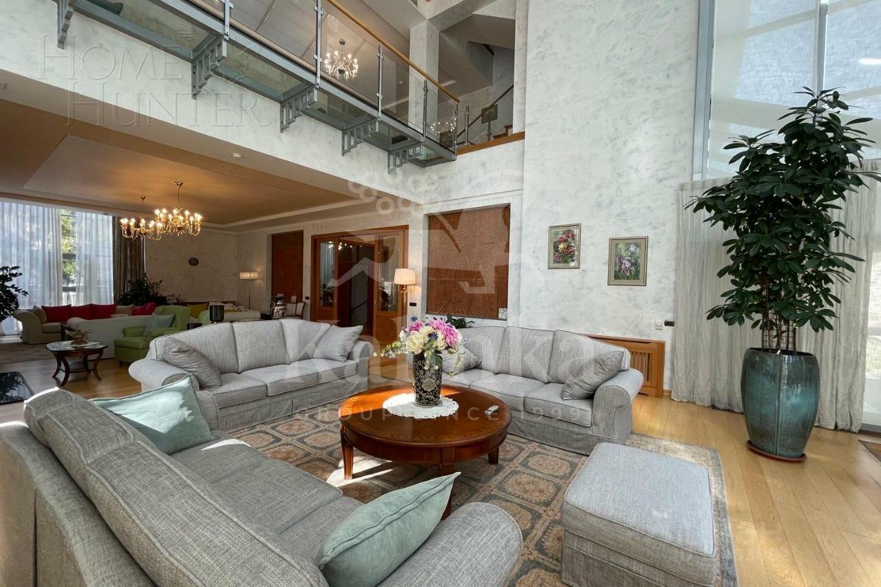 2-этажный коттедж 1 300 м² с отделкой