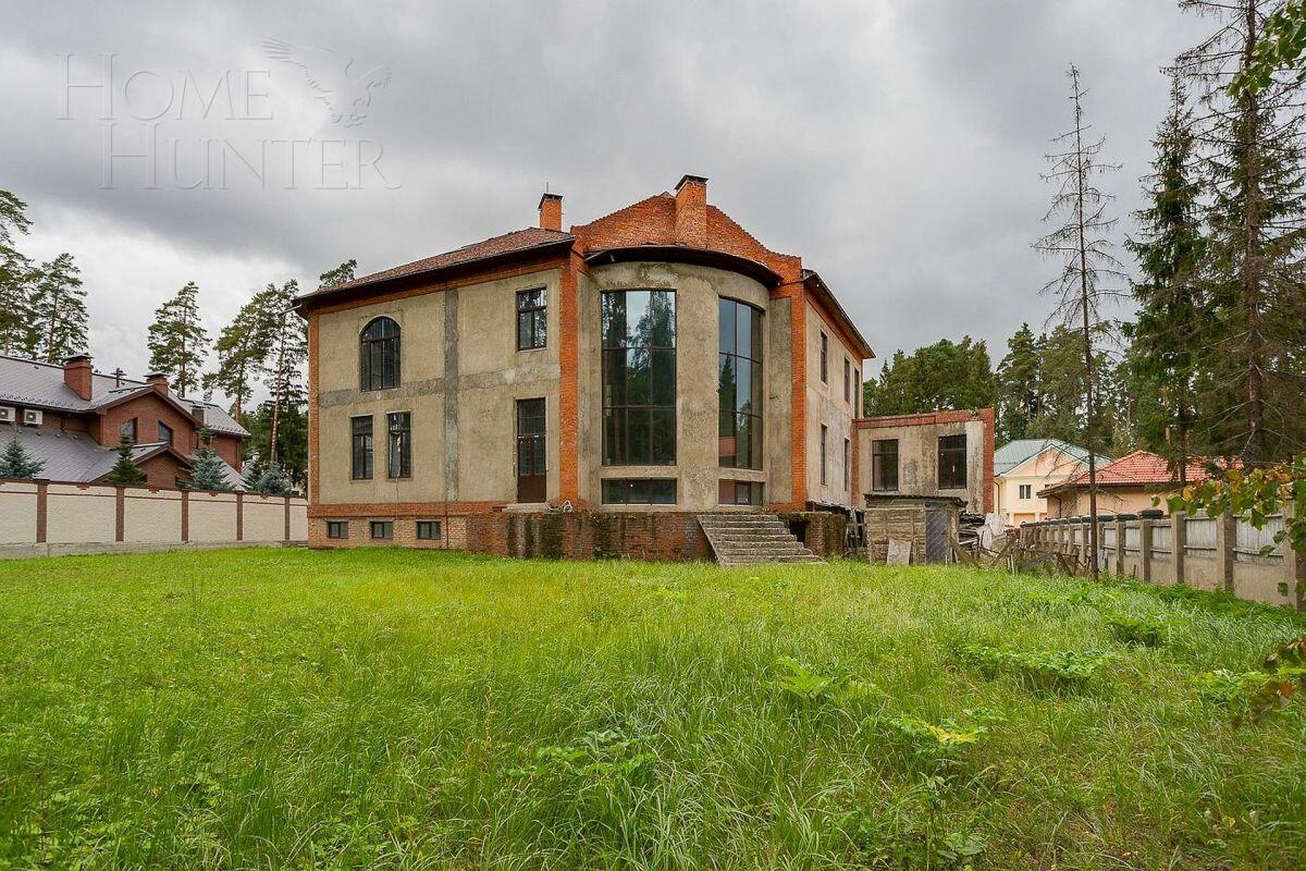 2-этажный коттедж 950 м² без отделки