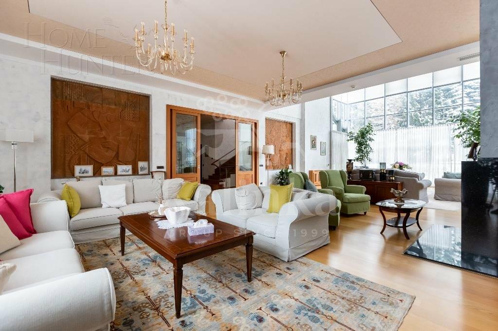 2-этажный коттедж 1 300 м² с отделкой