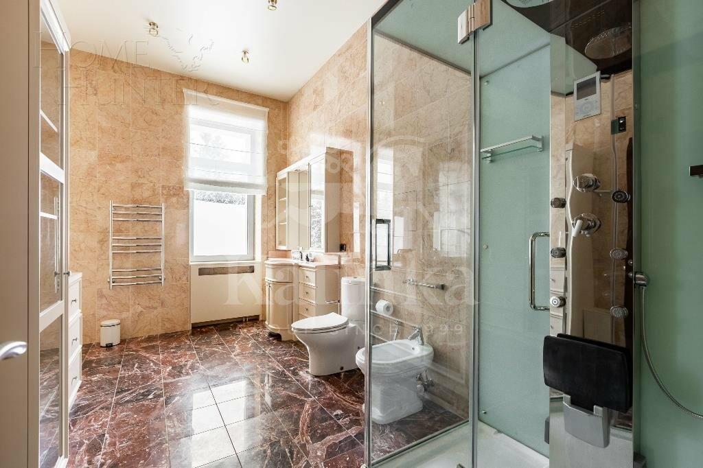 2-этажный коттедж 1 300 м² с отделкой