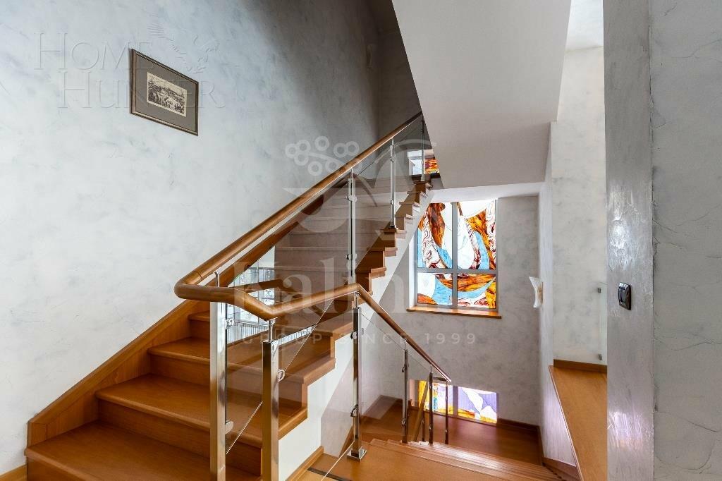 2-этажный коттедж 1 300 м² с отделкой