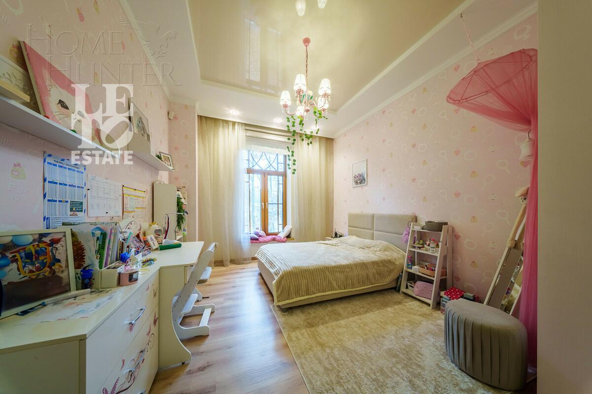 2-этажный коттедж 1 100 м² с отделкой