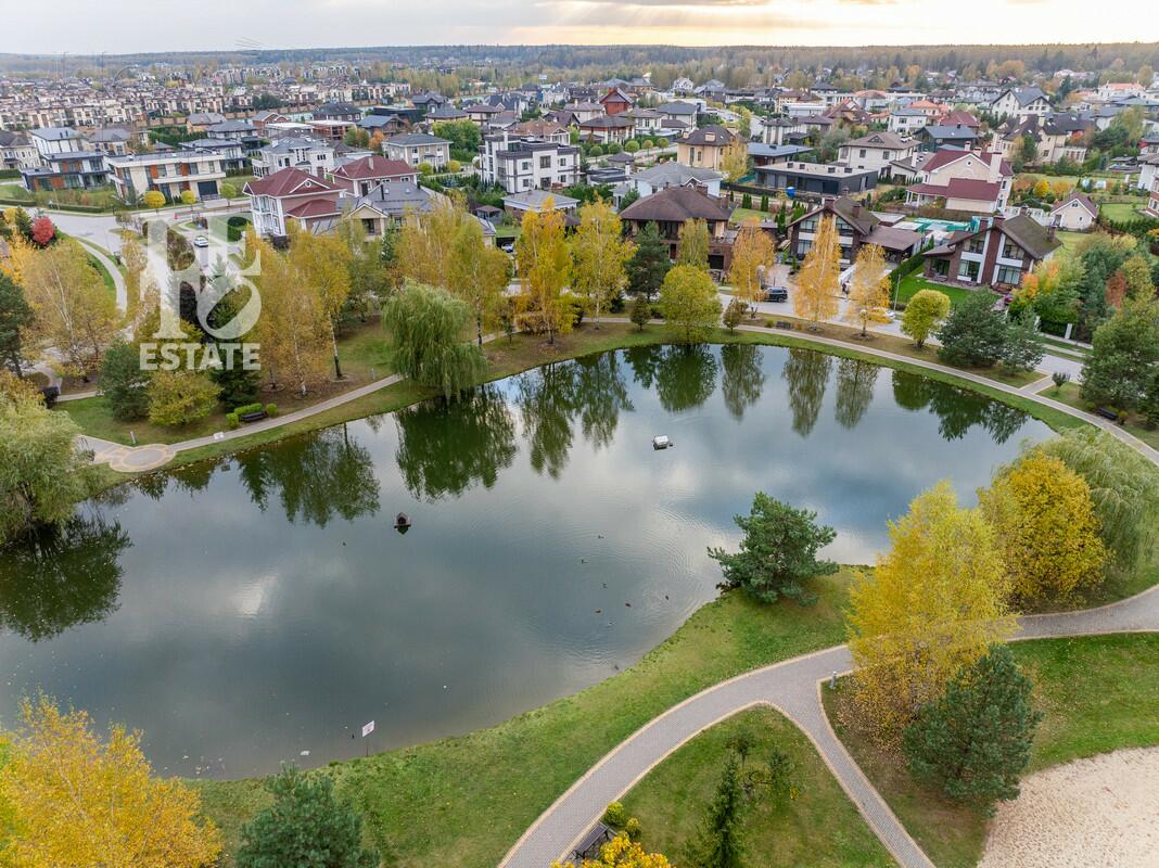 2-этажный коттедж 242.4 м² с отделкой