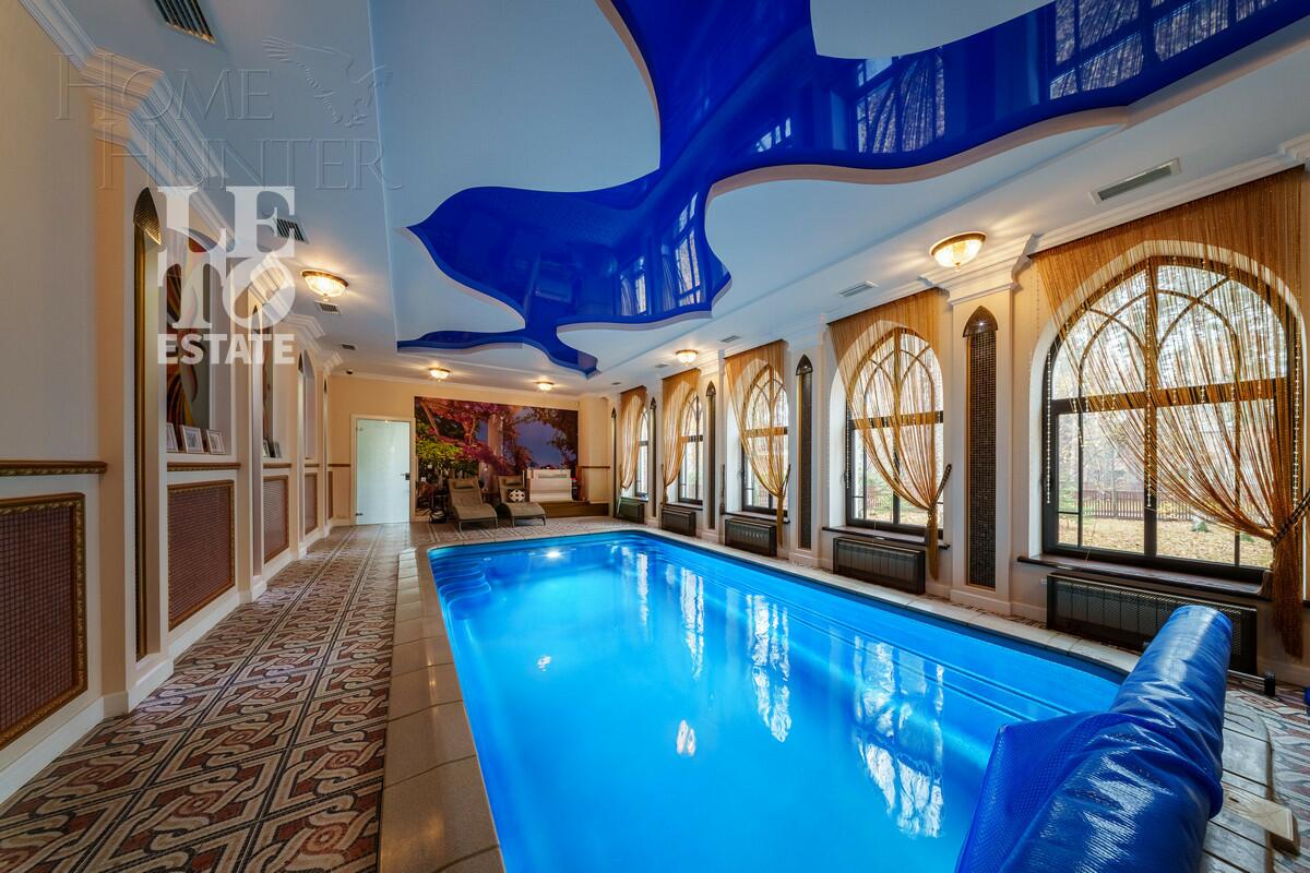 2-этажный коттедж 1 100 м² с отделкой