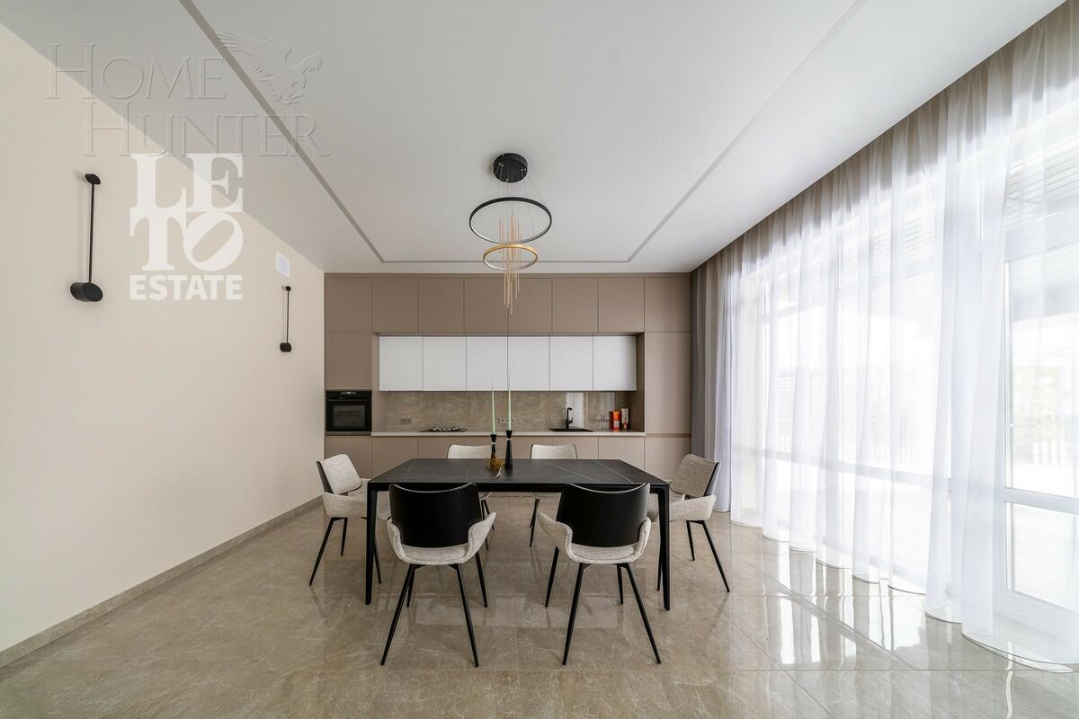 2-этажный коттедж 240 м² с отделкой