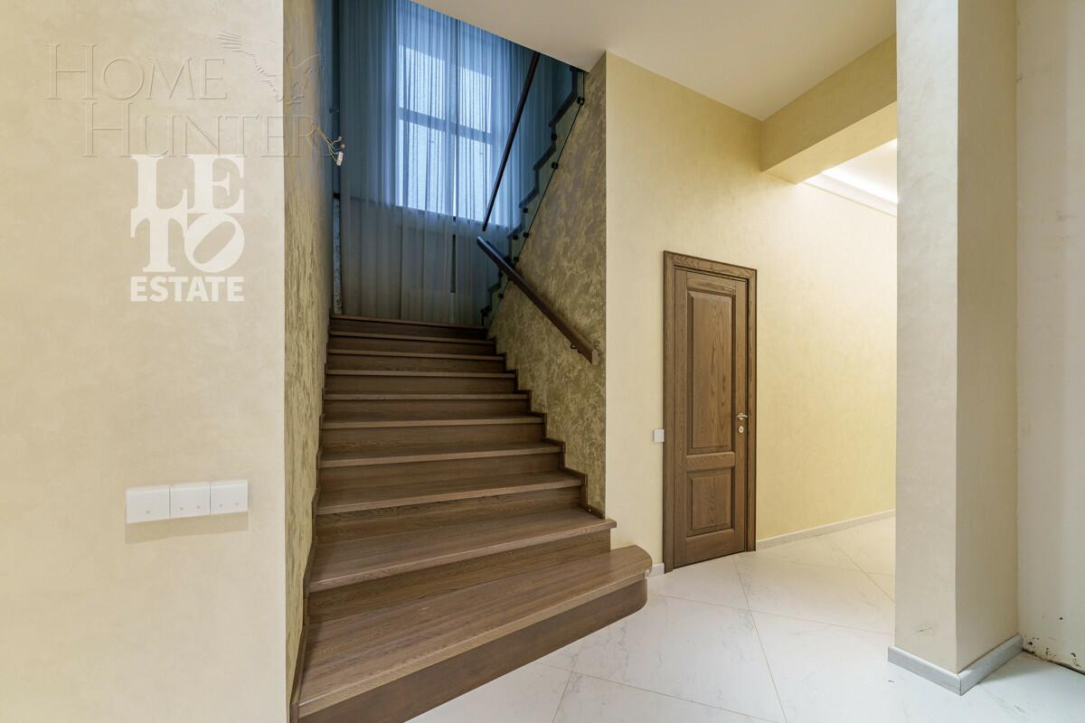 2-этажный коттедж 400 м² с отделкой