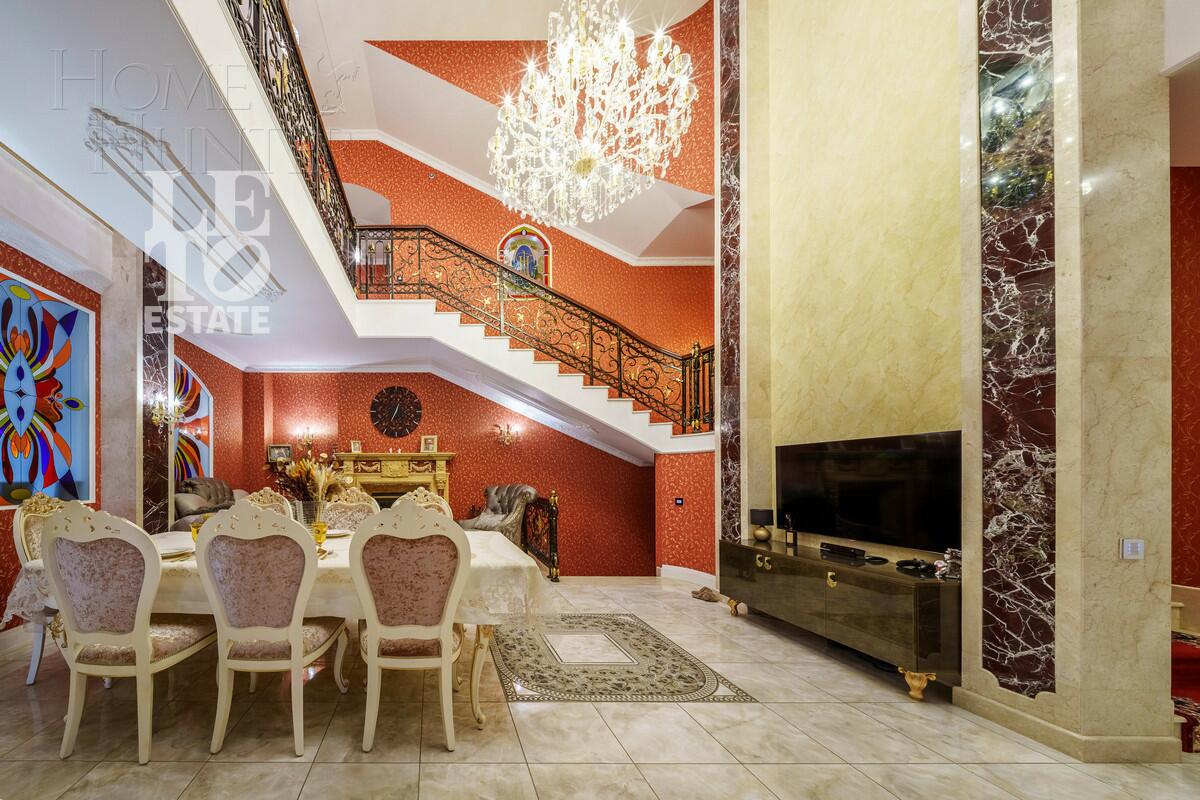 2-этажный коттедж 1 100 м² с отделкой