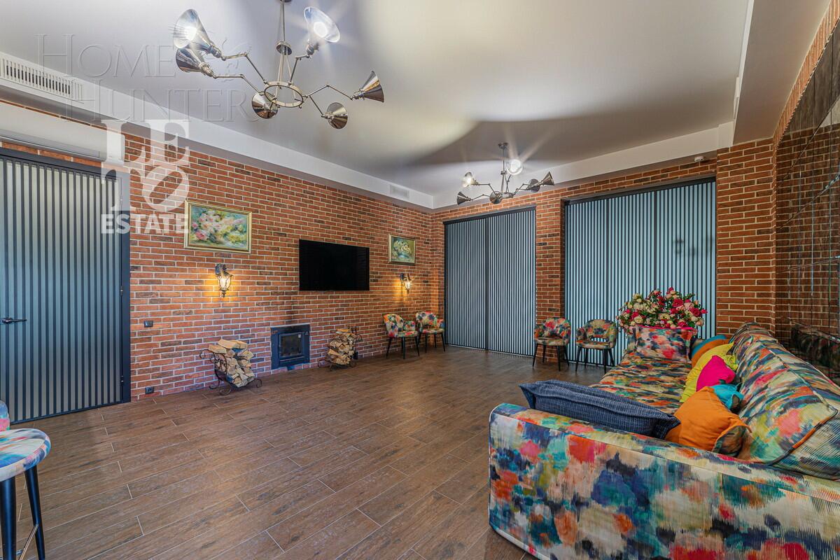 3-этажный коттедж 1 200 м² с отделкой