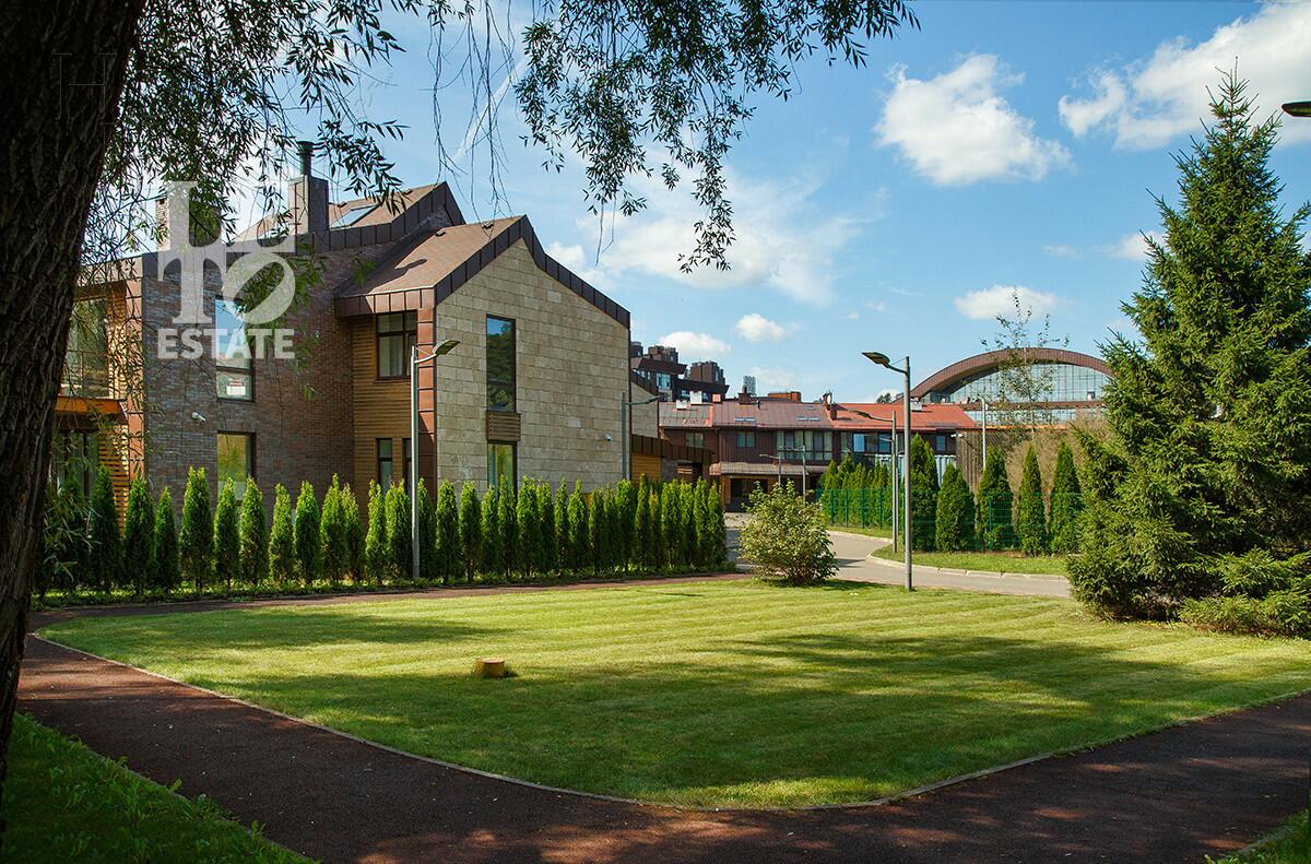 2-этажный таунхаус 270 м² без отделки