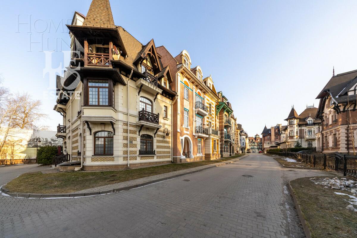 4-этажный таунхаус 395 м² без отделки