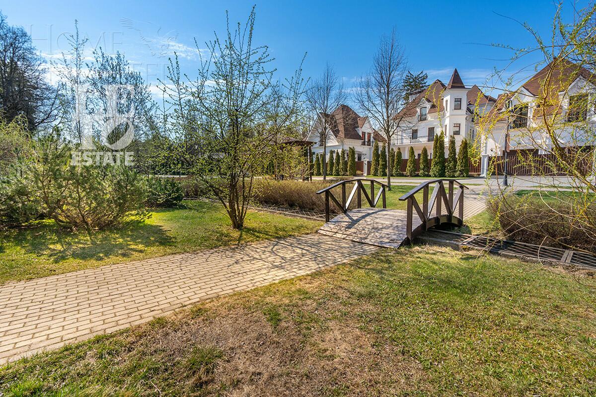 2-этажный коттедж 1 100 м² с отделкой