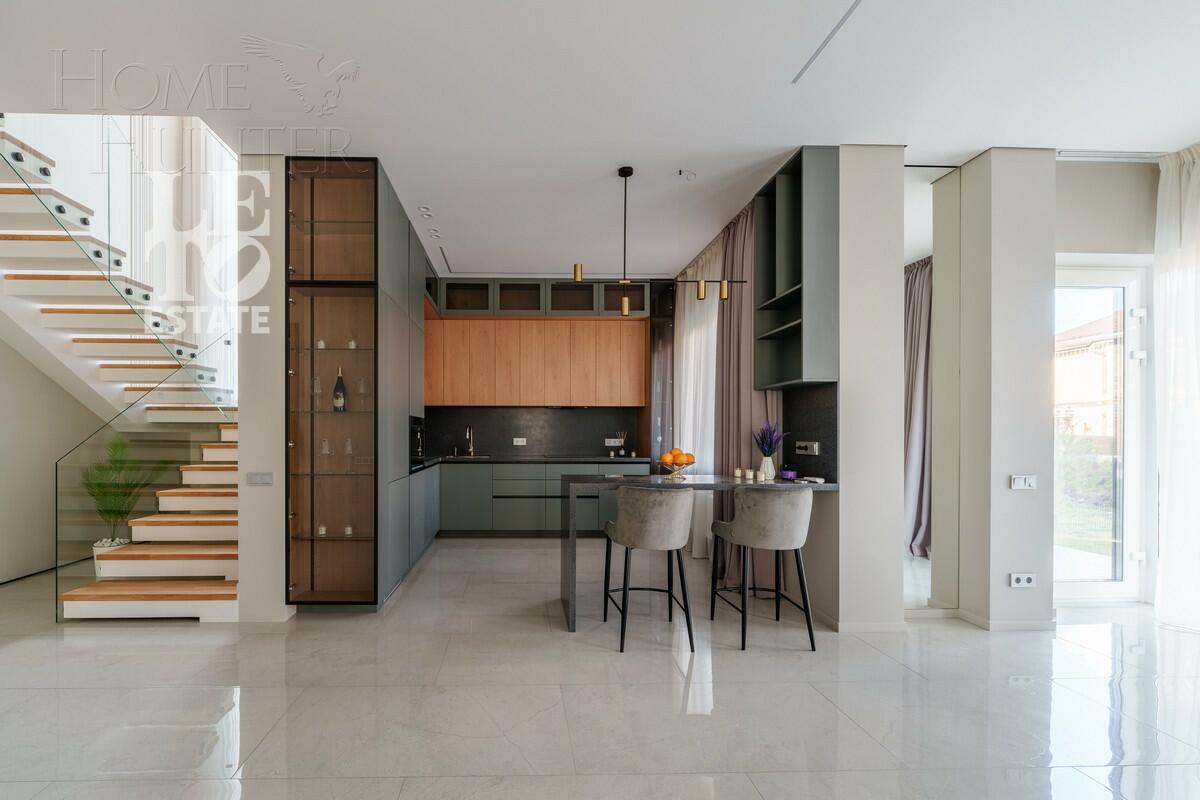 2-этажный коттедж 242.4 м² с отделкой