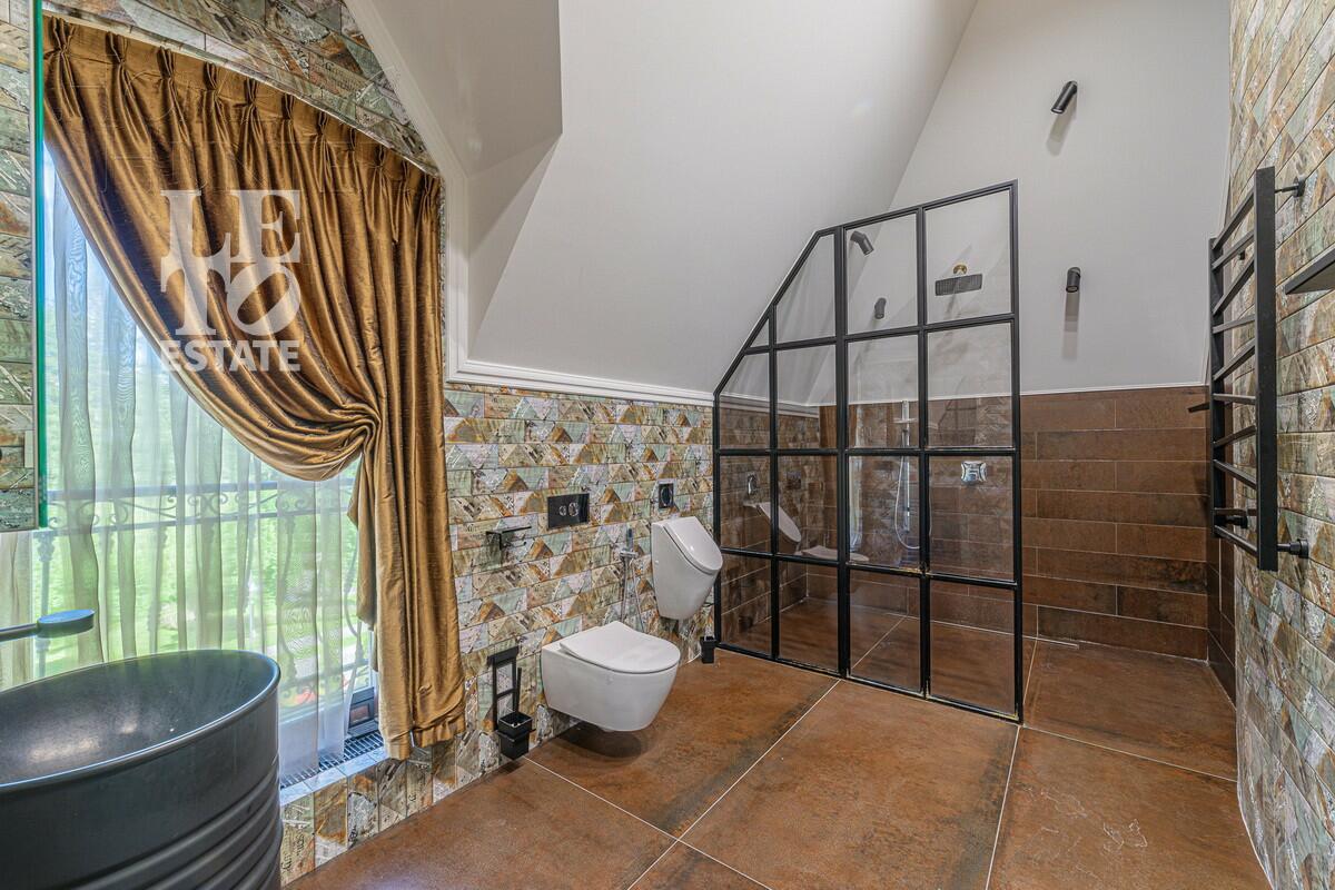 3-этажный коттедж 1 200 м² с отделкой