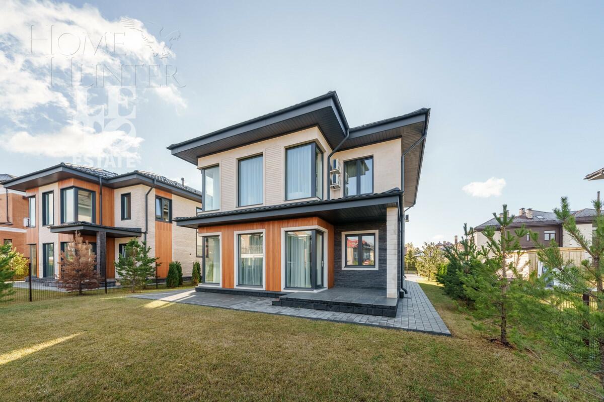 2-этажный коттедж 242.4 м² с отделкой