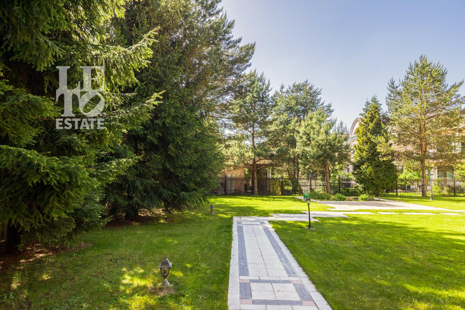 3-этажный коттедж 660 м² с отделкой