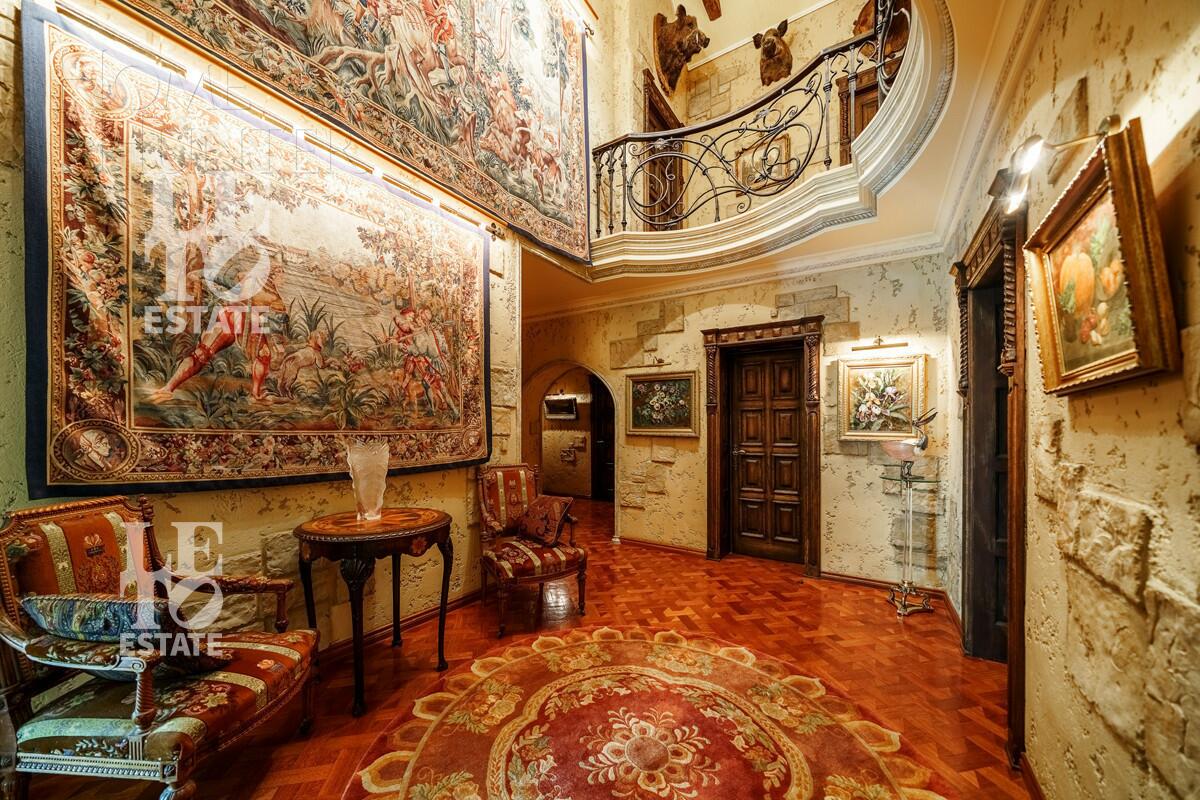 3-этажный коттедж 850 м² с отделкой