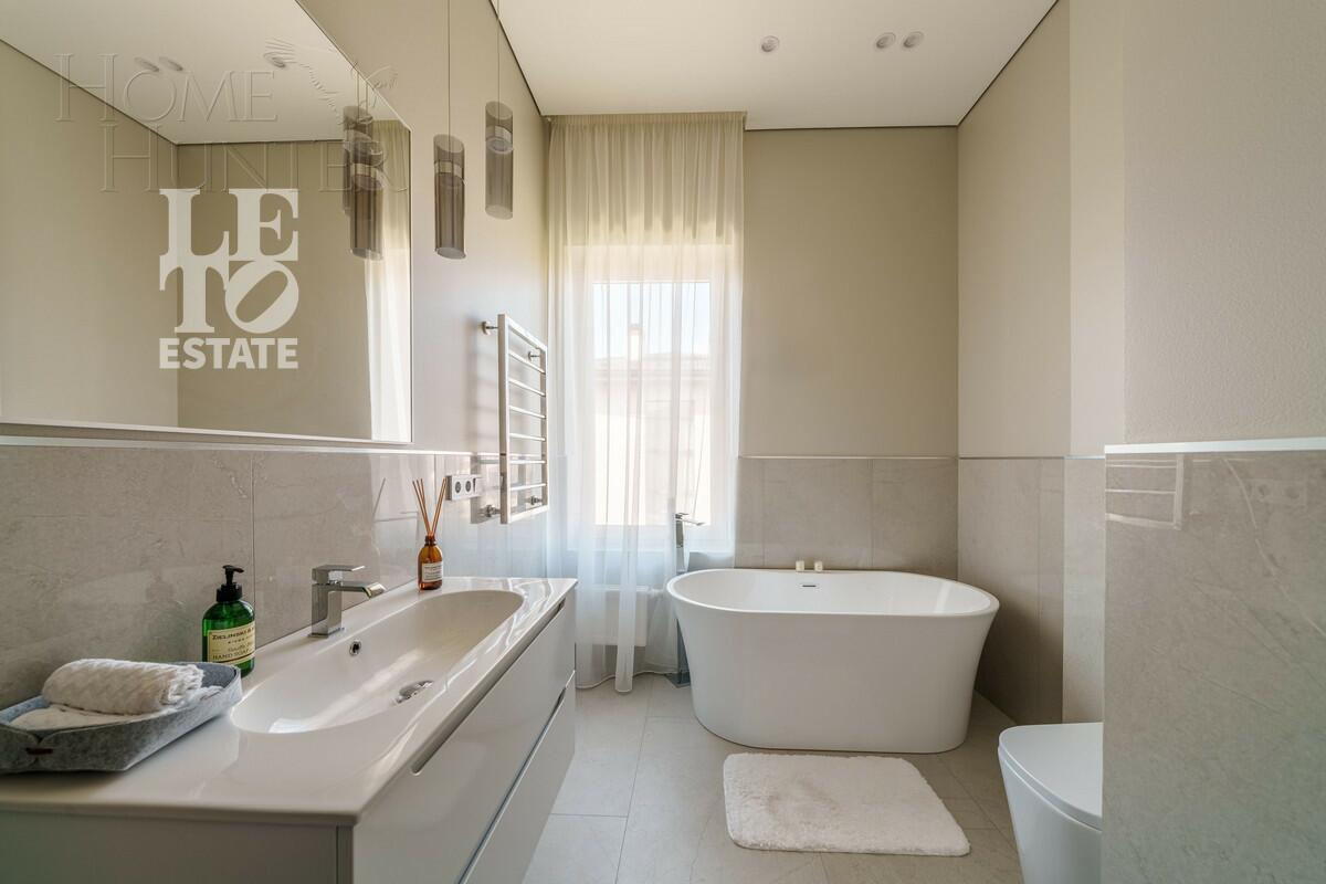 2-этажный коттедж 242.4 м² с отделкой