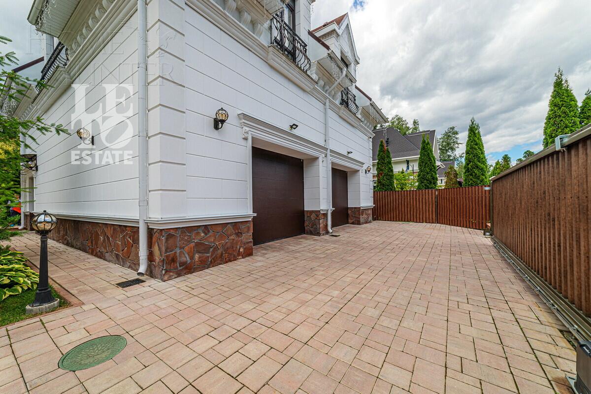 3-этажный коттедж 1 200 м² с отделкой