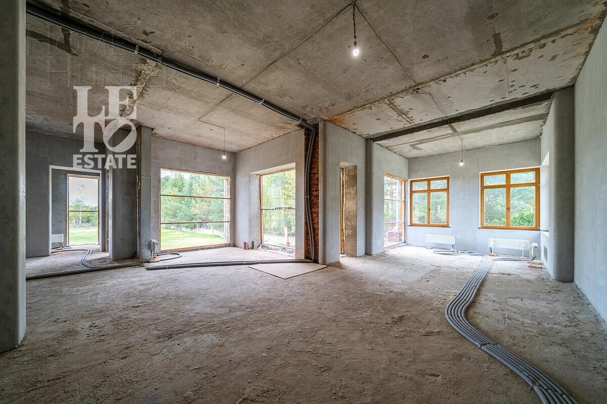 2-этажный коттедж 1 320 м² без отделки