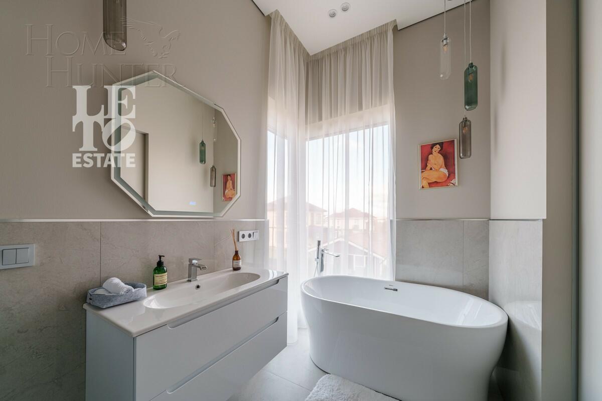 2-этажный коттедж 242.4 м² с отделкой