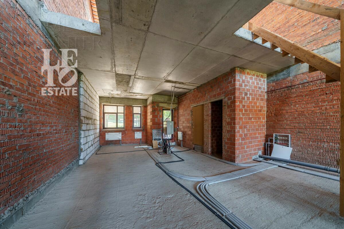 2-этажный таунхаус 270 м² без отделки