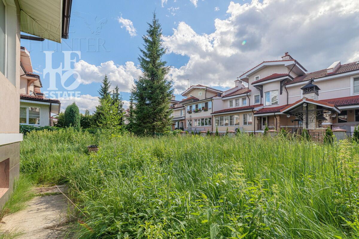 2-этажный таунхаус 330 м² без отделки