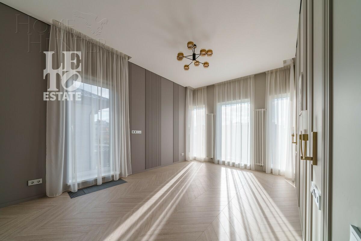 2-этажный коттедж 242.4 м² с отделкой