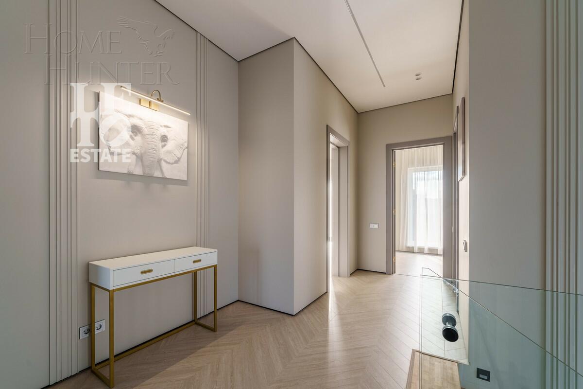 2-этажный коттедж 242.4 м² с отделкой