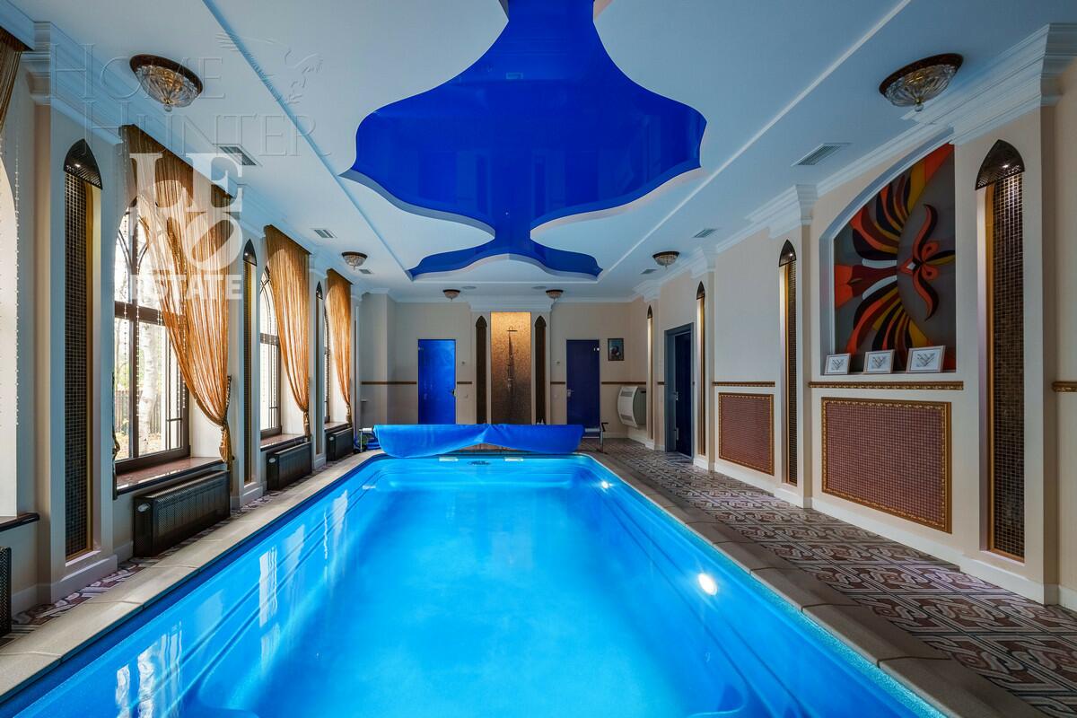 2-этажный коттедж 1 100 м² с отделкой